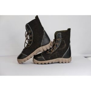 Juodai žali veltinio batai