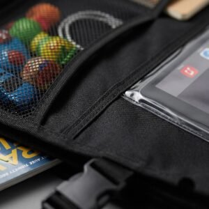Automobilio organizatoriaus kišenių artimas vaizdas